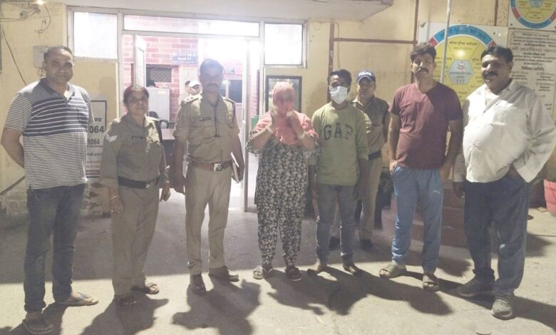 महिला सहित दो अंतर्राज्यीय ड्रग्स तस्कर गिरफ्तार महिला सहित दो अंतर्राज्यीय ड्रग्स तस्कर गिरफ्तार