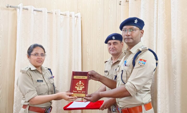 एसपी ने किया पुलिस उपाधीक्षक को सम्मानित