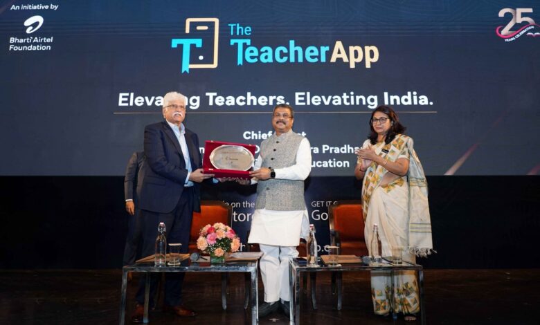 केंद्रीय शिक्षा मंत्री ने किया द टीचर ऐप लॉन्च केंद्रीय शिक्षा मंत्री ने किया द टीचर ऐप लॉन्च