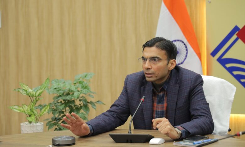 मुख्यमंत्री के युवा विकसित उत्तराखंड के संकल्प को सवारने में जुटे है जिलाधिकारी मुख्यमंत्री के युवा विकसित उत्तराखंड के संकल्प को सवारने में जुटे है जिलाधिकारी