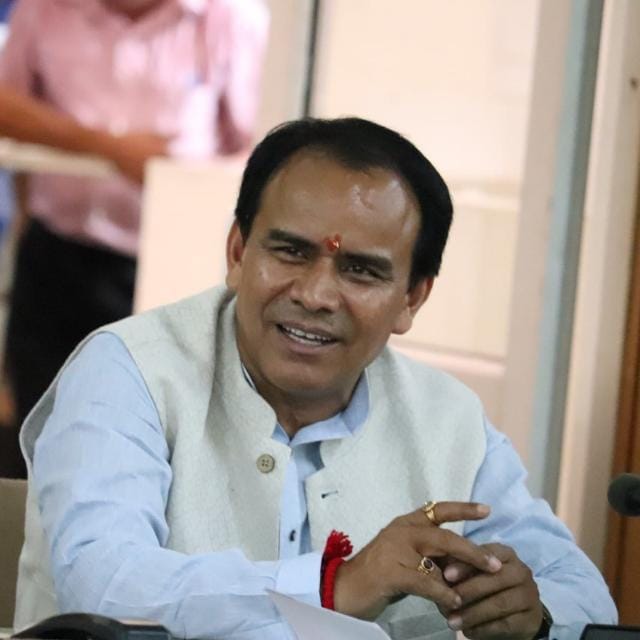 निदेशालय स्तर पर भी होगा बीमार शिक्षकों का स्वास्थ्य परीक्षणः डाॅ. धन सिंह रावत