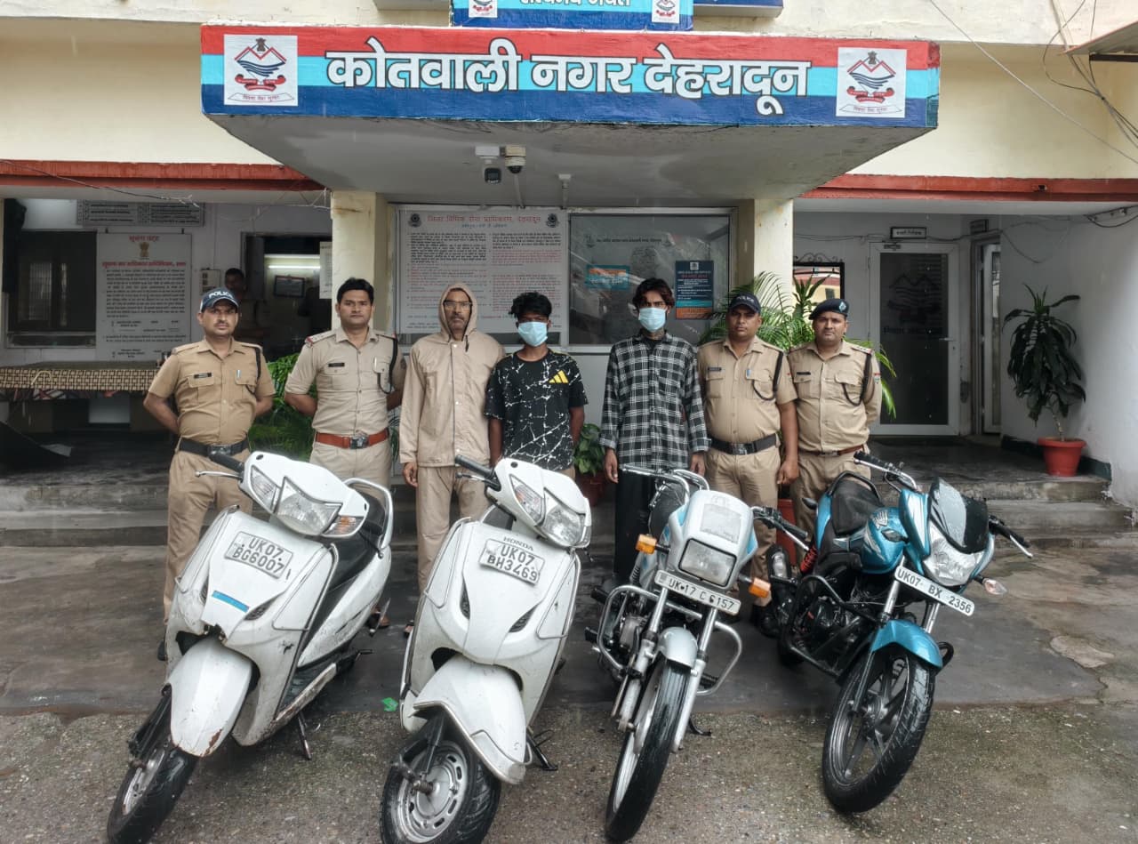 दून पुलिस का बड़ा खुलासा: 2 शातिर वाहन चोर गिरफ्तार, 4 चोरी के दोपहिया वाहन बरामद