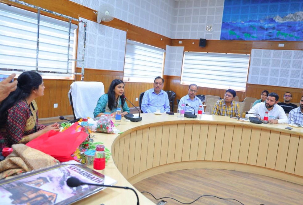 स्थानांतरण पर जिला विकास अधिकारी मनविंदर कौर को भावभीनी विदाई