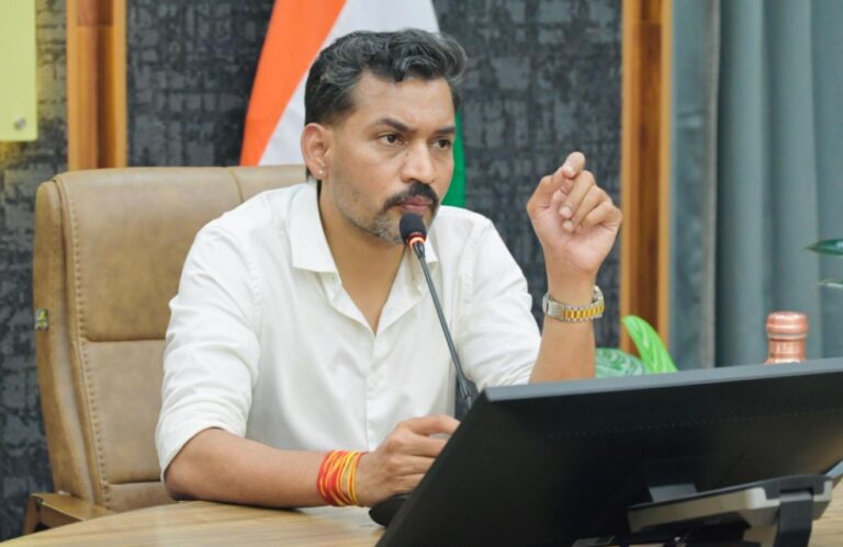 बारिश से क्षतिग्रस्त सड़कों को लेकर प्रशासन सख्त, प्रमुख एवं आंतरिक मार्गों का होगा स्थलीय निरीक्षण