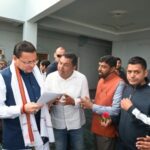 मुख्यमंत्री धामी ने सुनीं जनसमस्याएं, अधिकारियों को दिए त्वरित समाधान के निर्देश