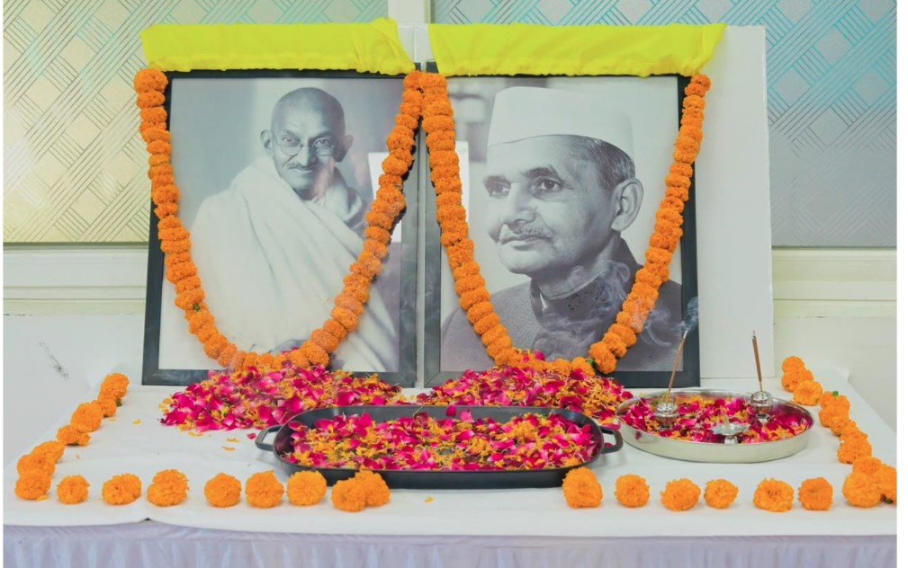 देहरादून में श्रद्धा एवं हर्षाेल्लास के साथ मनाई गई गांधी जयंती और शास्त्री जयंती