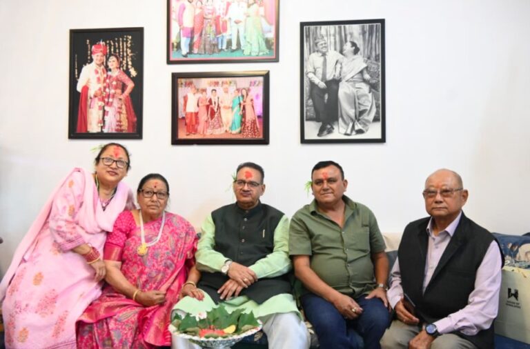 कैबिनेट मंत्री गणेश जोशी ने गोर्खाली समाज के वरिष्ठजनों से लिया आशीर्वाद, दशैं एवं विजयादशमी की दी शुभकामनाएं