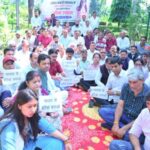 अंकिता भंडारी हत्याकांड: वीवीआईपी की भूमिका की जांच की मांग, कांग्रेस ने गांधी पार्क में किया मौन सत्याग्रह